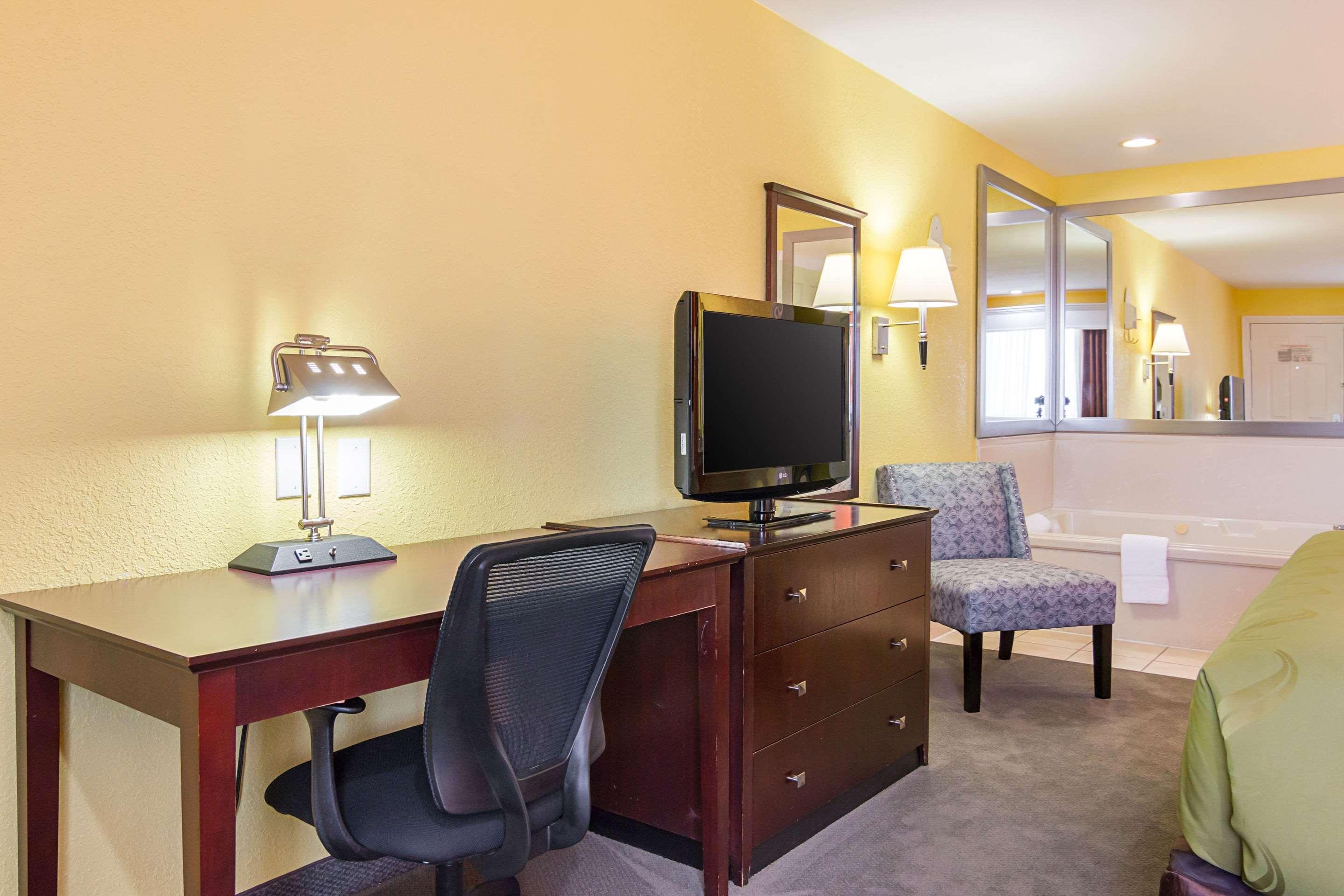 Quality Inn Carthage Экстерьер фото