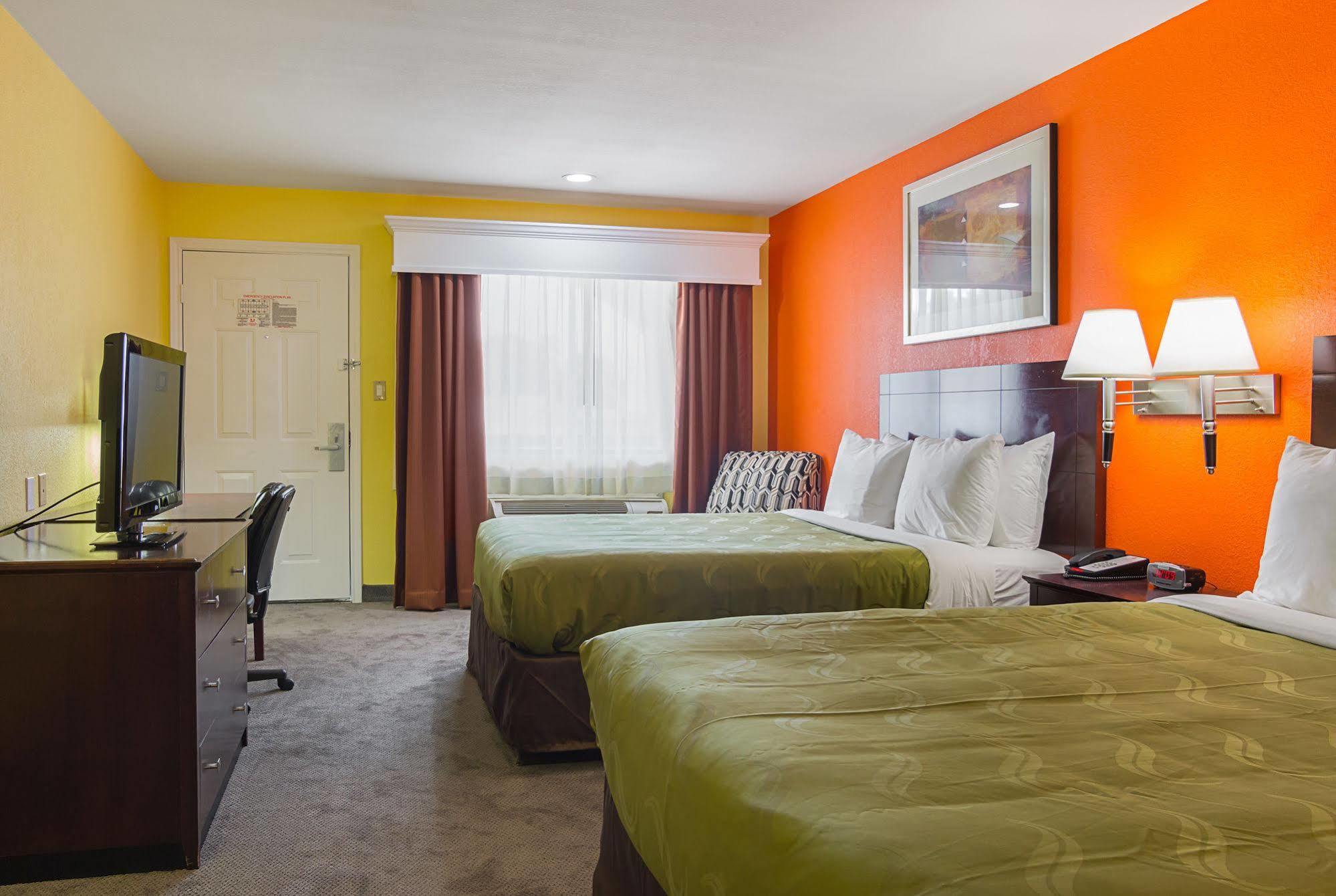 Quality Inn Carthage Экстерьер фото